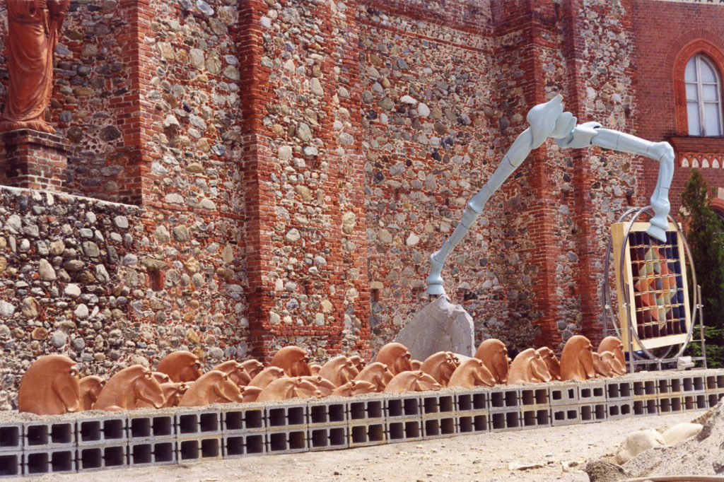 mark, aspinall, sculpture, air, giant, horse, clay, modelled, Grosseto, Castellamonte