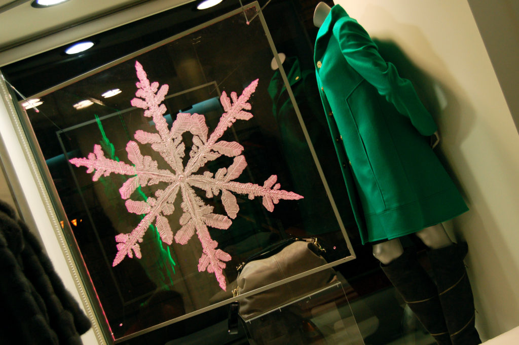 mark, aspinall, sculpture, giant, snowflake, illuminated, display